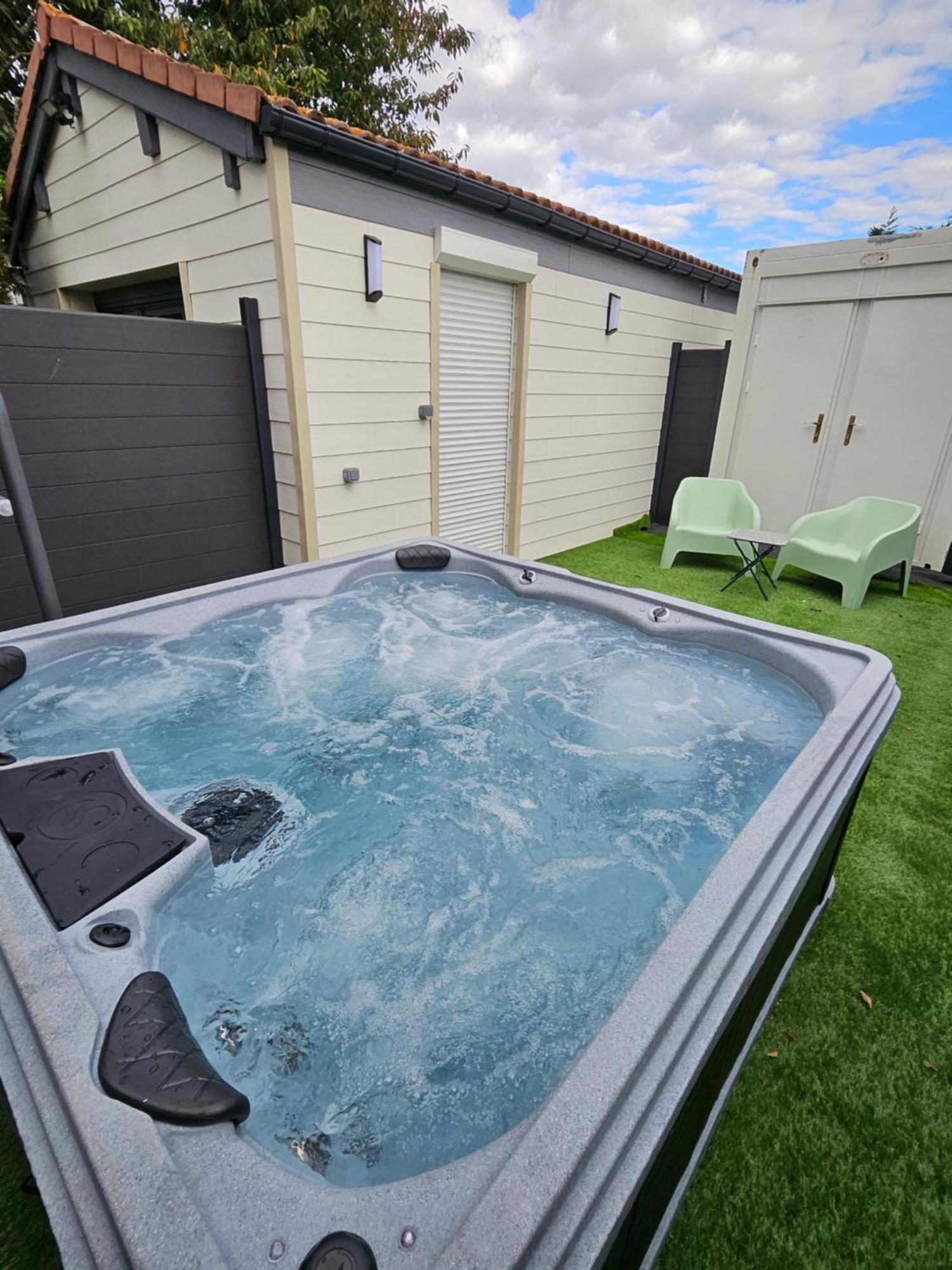 Hebergement Privee Jaccuzzi En Supplement Saint-Clair-du-Rhone Exterior foto