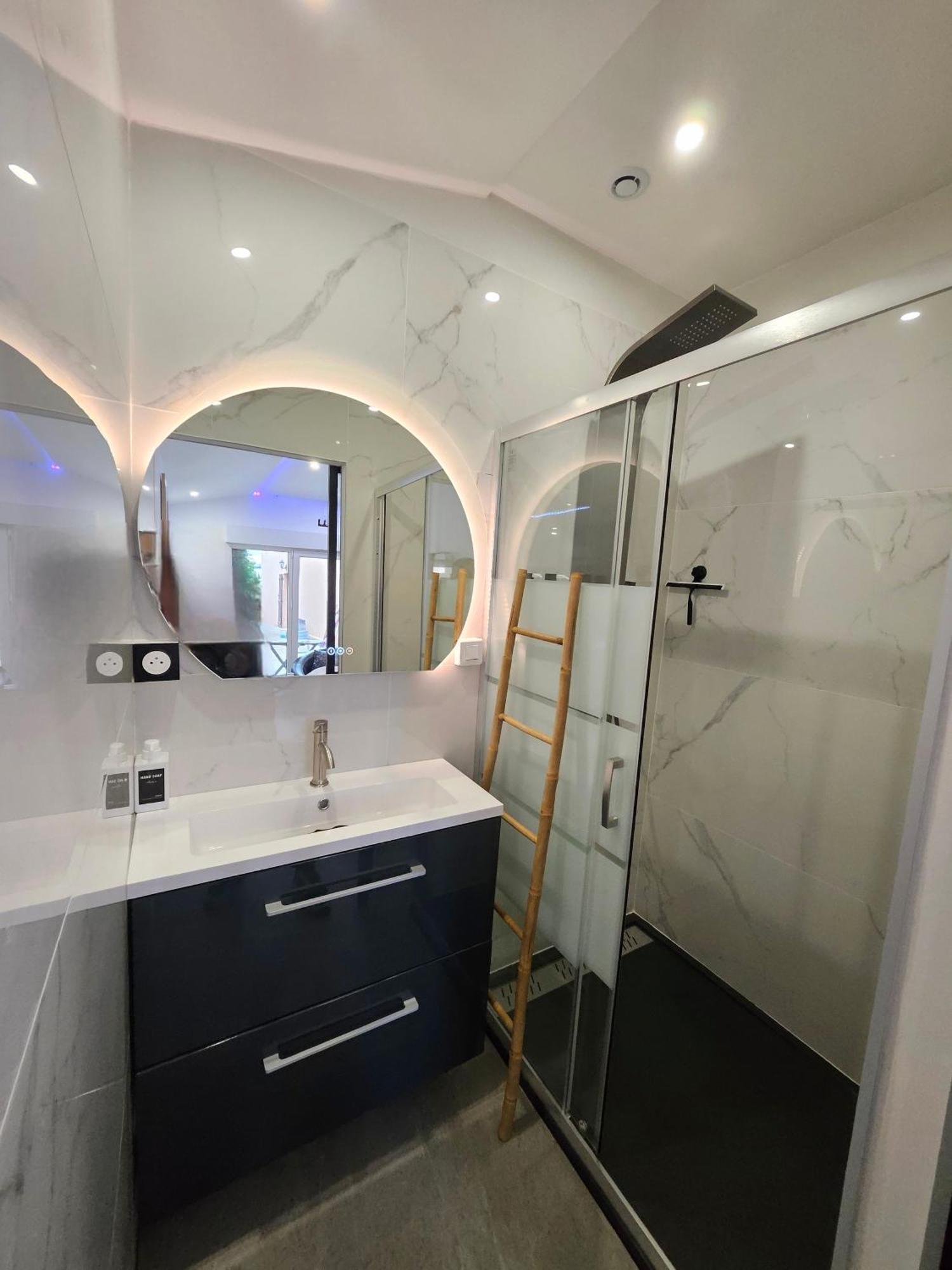 Hebergement Privee Jaccuzzi En Supplement Saint-Clair-du-Rhone Exterior foto